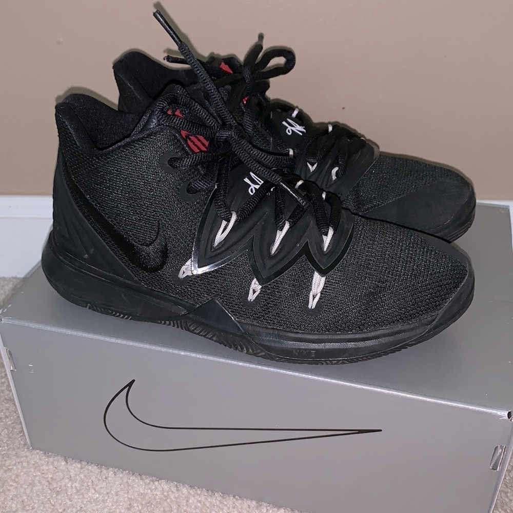 Nike Kyrie 5 (GS) Black/Black White Size 5Y